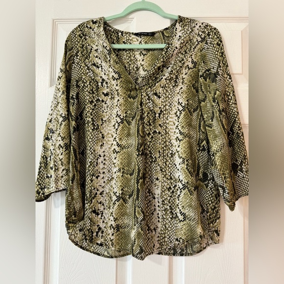 stradivarius Tops - Stradivarius Blouse. Size M.